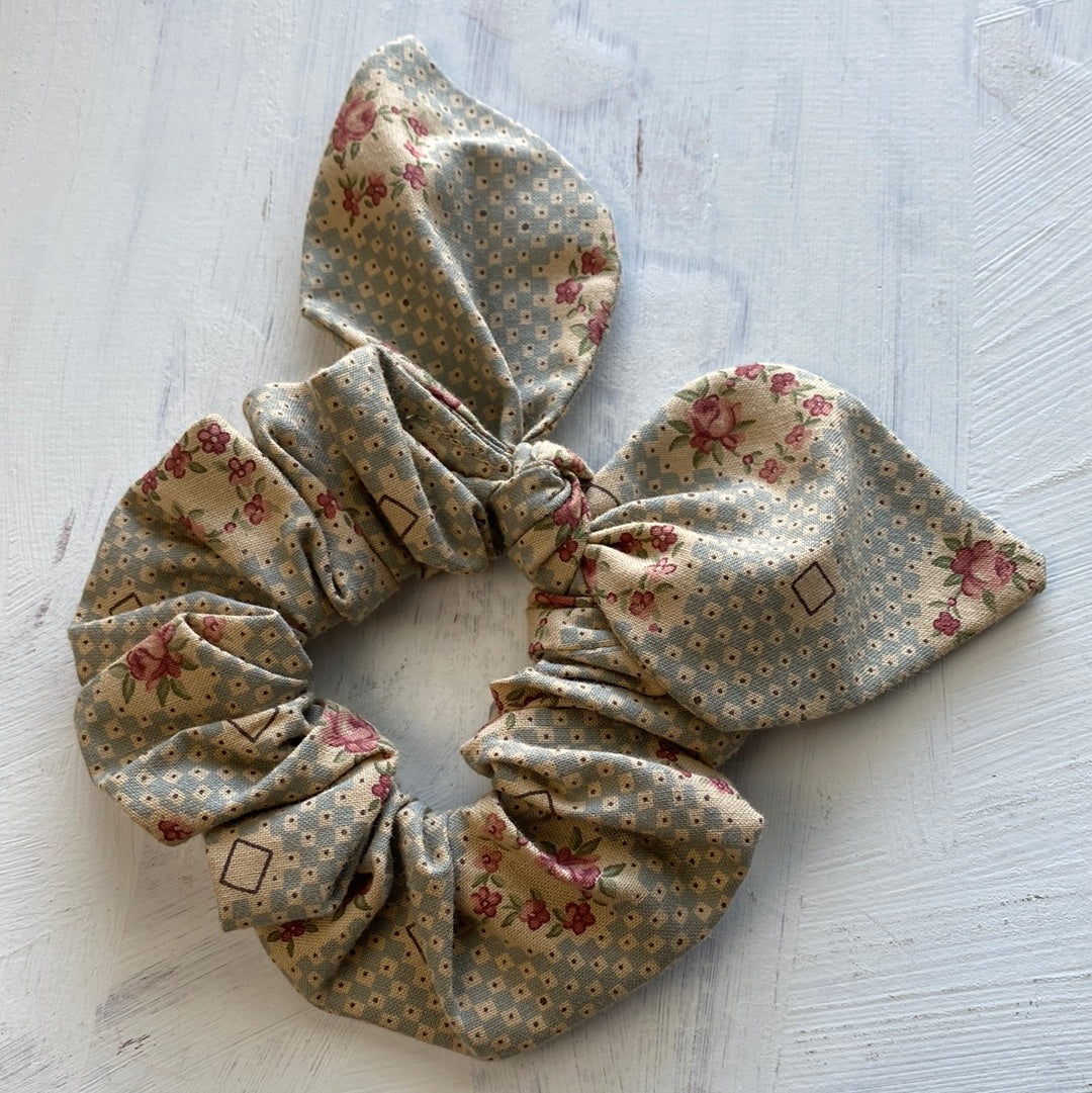 Bow Scrunchie Vintage Floral