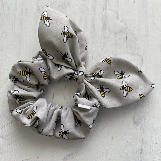 Bow Scrunchie Gray Bee