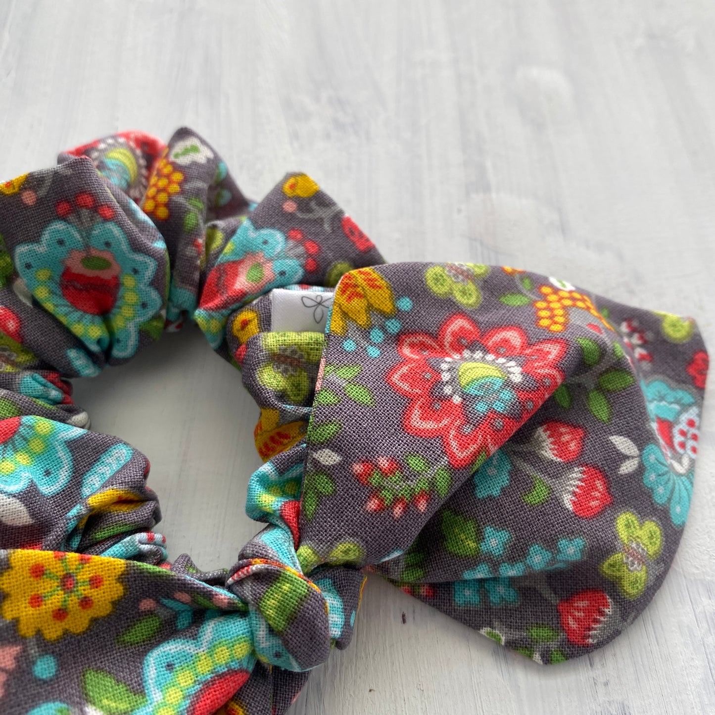 Bow Scrunchie Misty Rose Garden